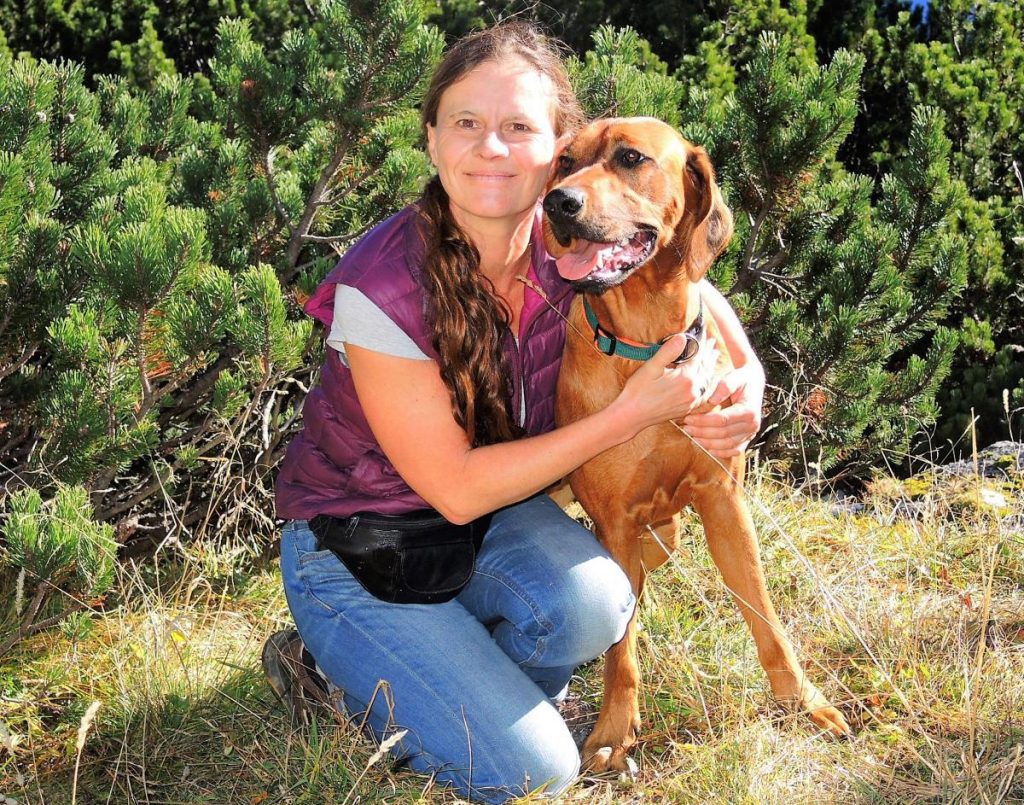 Hundetrainerin Sabine Linde mit ihrem Hund